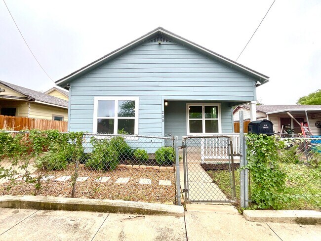Building Photo - Move-In Ready 2BD/1BA – Laminate Floors, Fenced Yard & Prime Location! ACCEPTS SECTION 8