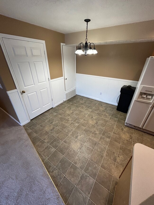 Foto del edificio - 8088 N Ridge Loop W