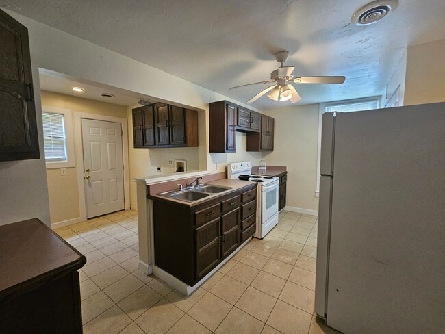 Building Photo - 2 Bedroom 1 Bath Duplex Kent Ohio 44240