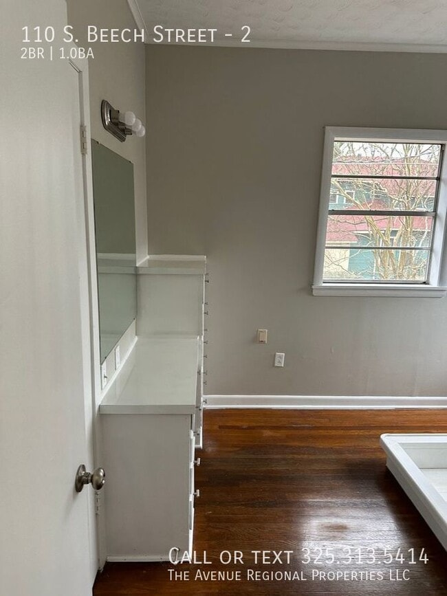 Building Photo - 2 Bedroom 1 Bath Unit