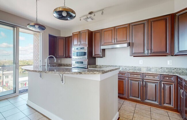 Foto del edificio - 210 Rocketts Way