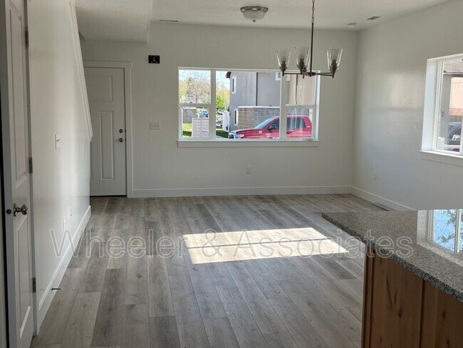 Building Photo - 308 38th St