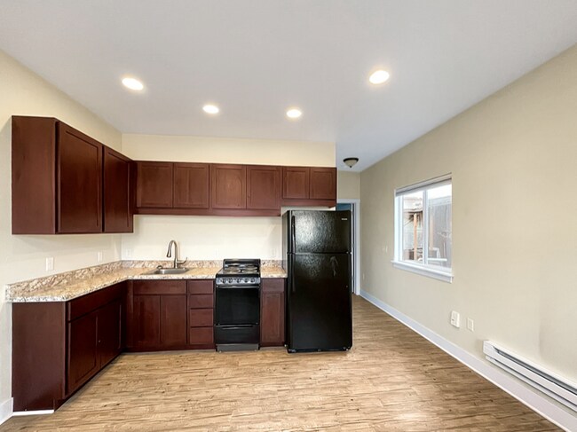 Building Photo - 207 3rd St