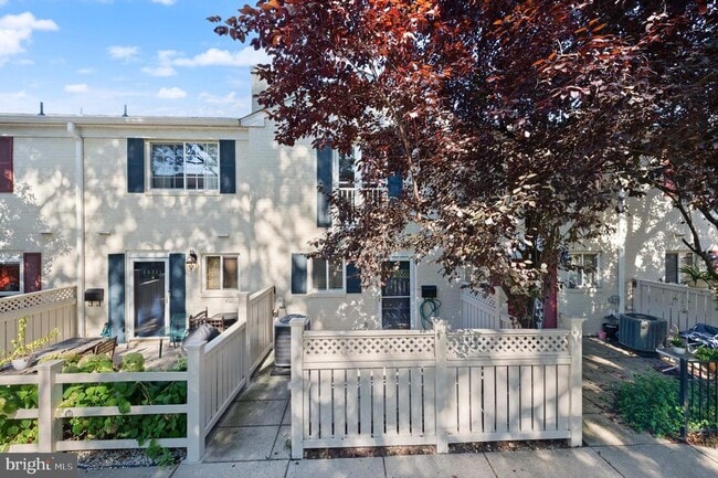 Building Photo - 1431-B N VAN DORN St
