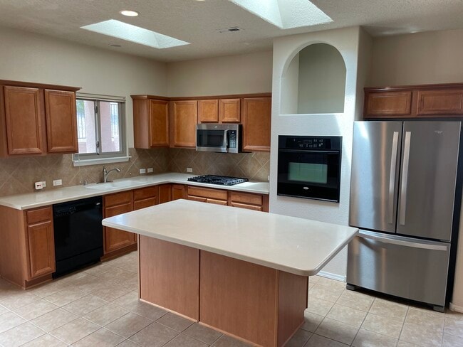 Building Photo - 931 Desert Willow Ct
