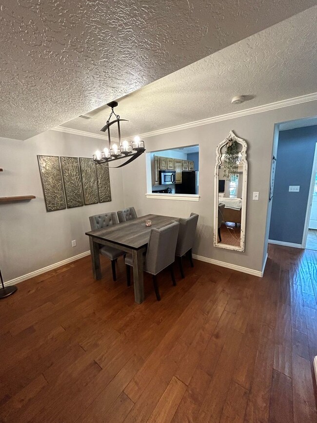 Foto del edificio - 3 Bedroom 2 Bathroom Townhouse in Midway U...