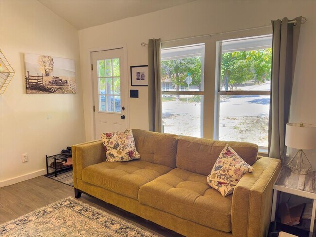 Building Photo - 1335 Belvin St