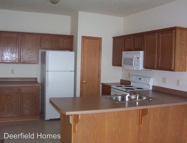 Building Photo - 2404 W Deerfield St