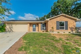 Building Photo - 4013 Valley View Dr