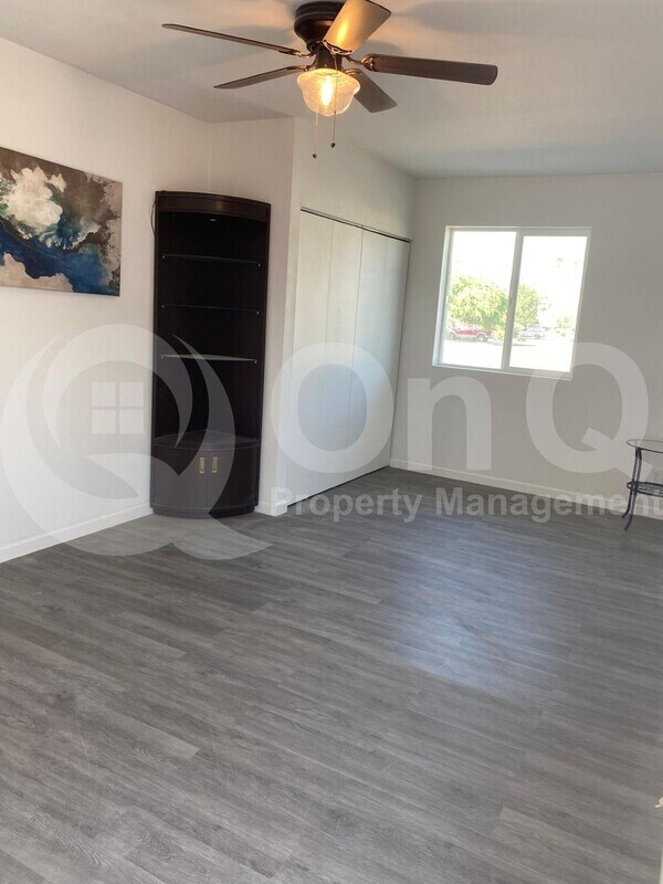 Building Photo - 2420 N Papago Dr