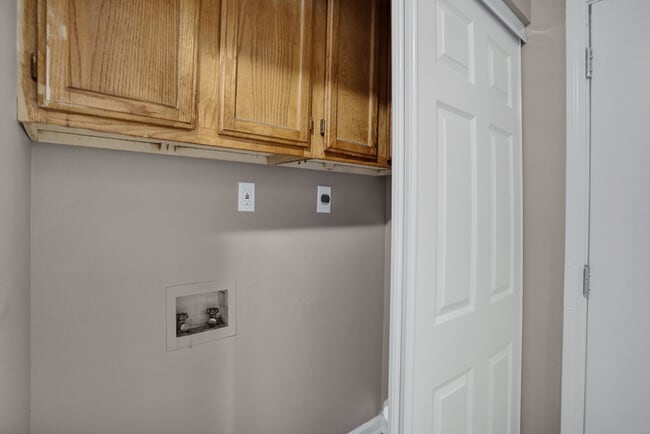 Building Photo - Cozy 3 Bedroom Home