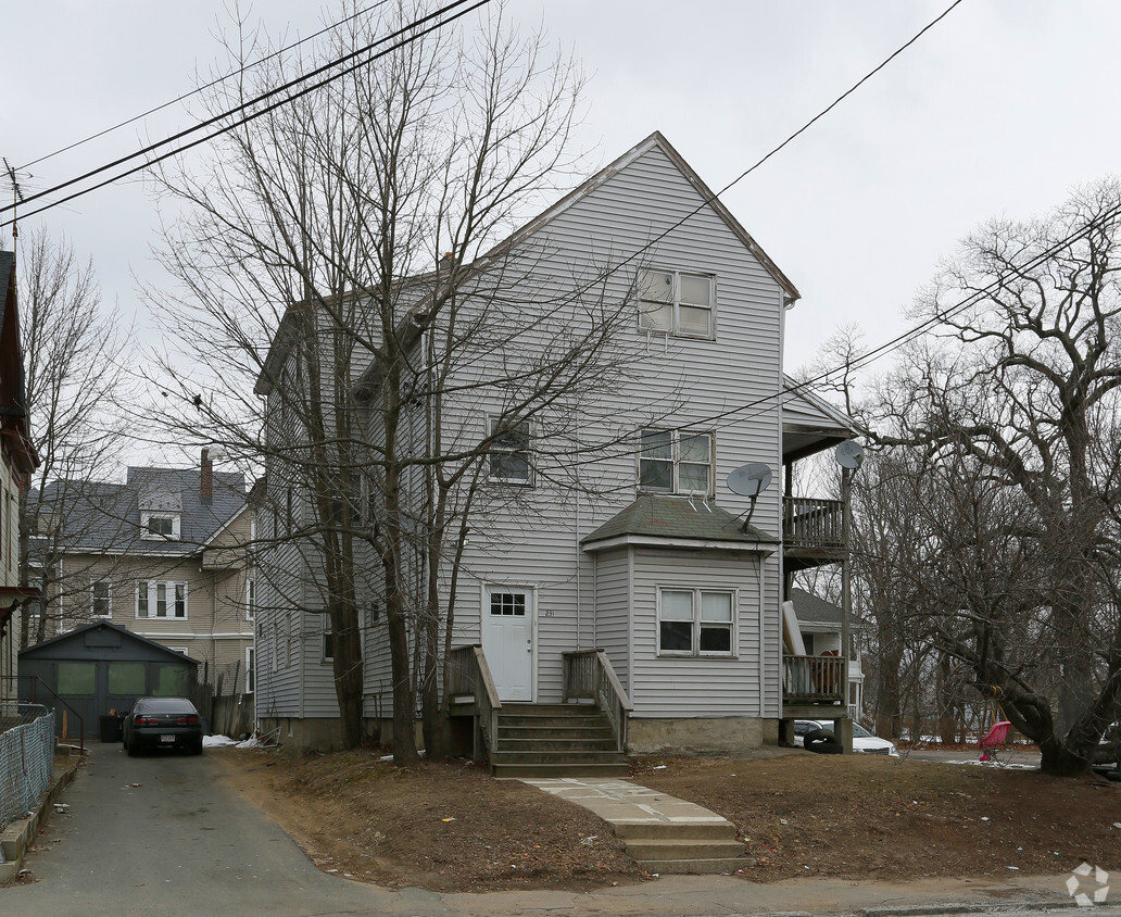 Building Photo - 231 Pleasant St