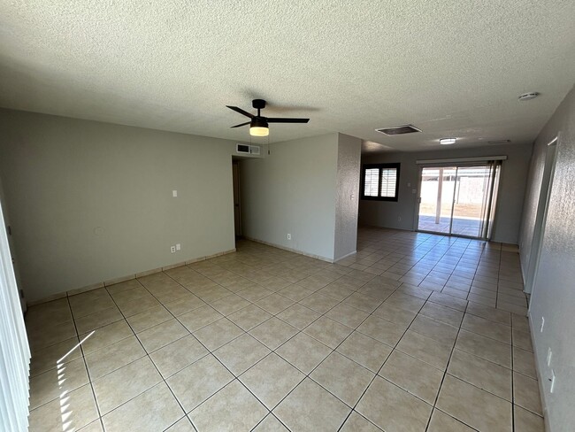 Foto del edificio - Classic Ranch Style home on spacious lot w...