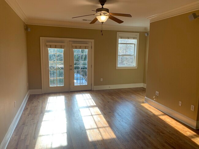 Sala de estar - 5490 Glenridge Park NE