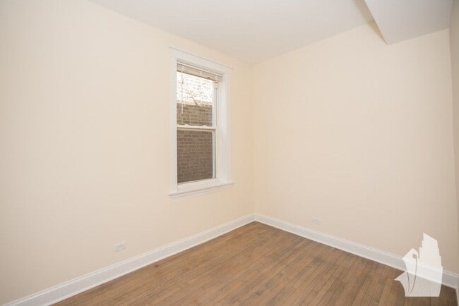 Foto del edificio - 2814 N Troy St