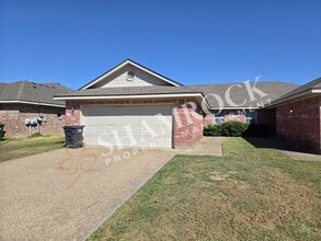Building Photo - 10201 Lilac Ln