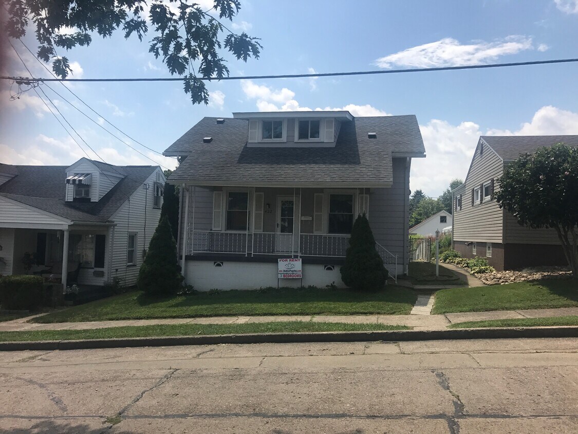 Foto principal - 422 W 45th St