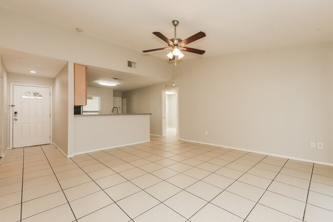 Building Photo - 908 Pine Ridge Cir E