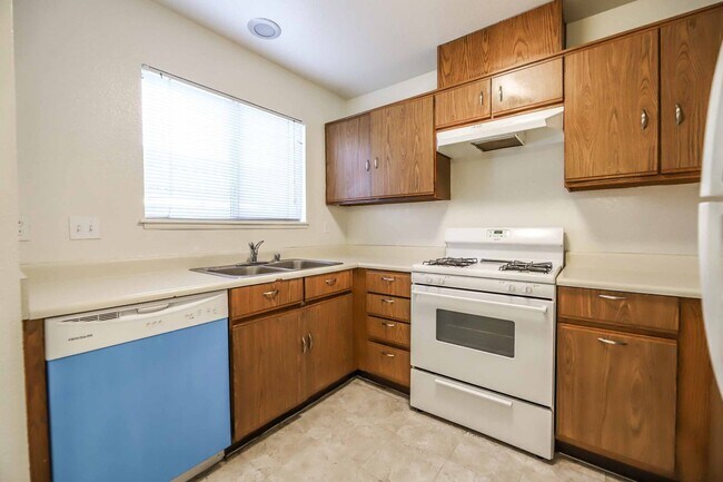 Foto del edificio - CUTE 2 BEDROOM CONDO!