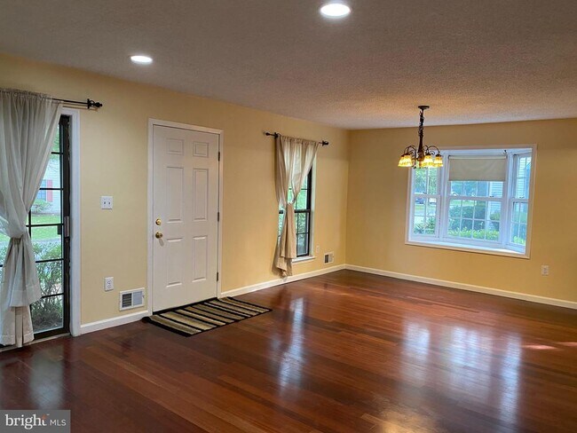 Building Photo - 64 Drewes Ct