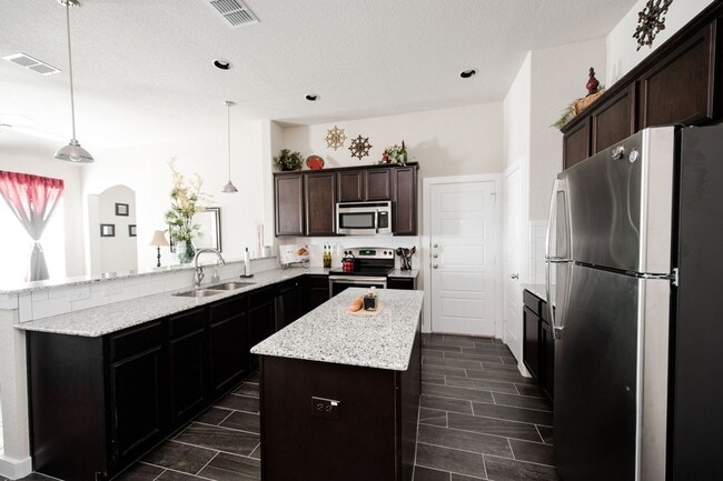 Foto del edificio - LUXURY TOWNHOME LOCATED IN BASTROP, TEXAS!