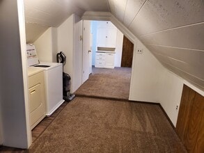 Building Photo - 1719 1/2 N Oneida St