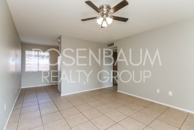 Building Photo - 826 E 4th Pl