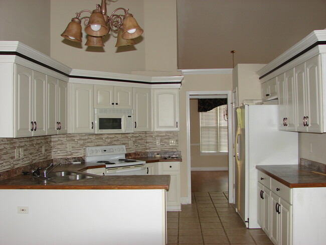 Kitchen - 159 Regency Dr