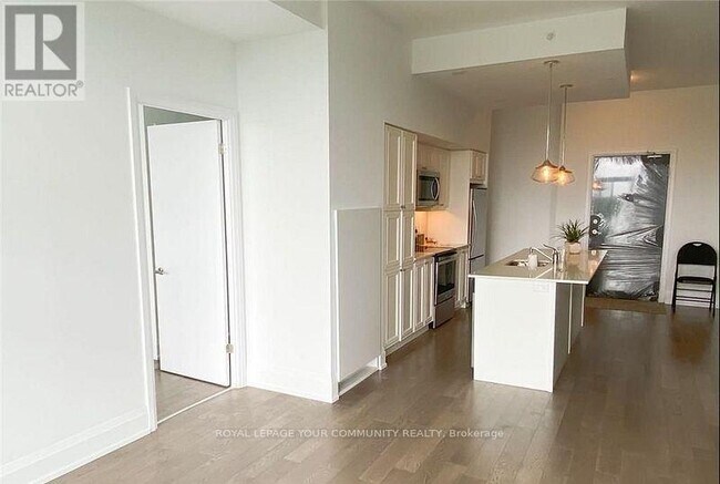 Photo du bâtiment - 7711-7711 Green Vista Gate