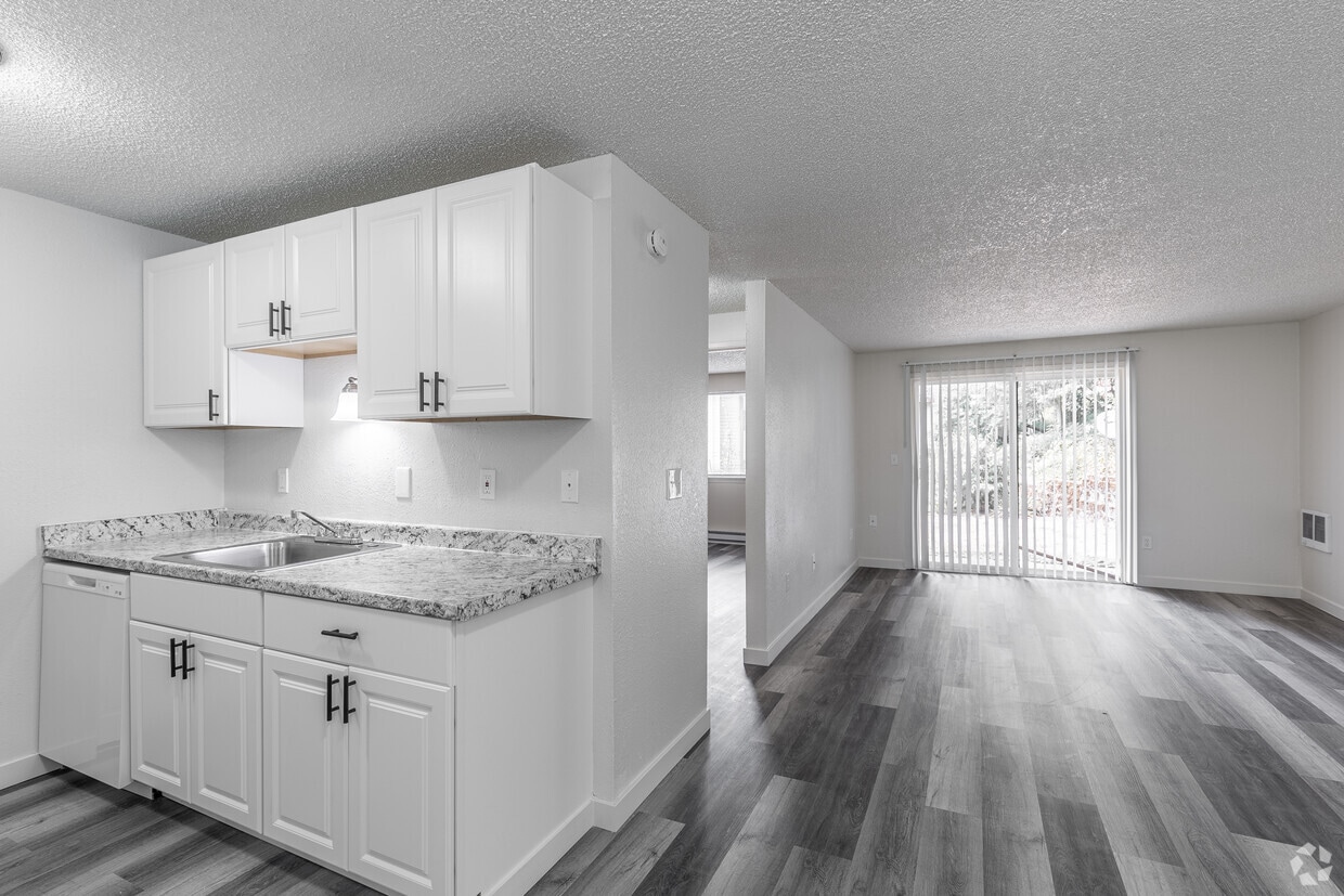 Foto principal - Charbern Apts - In The Hear of Milwaukie Oregon