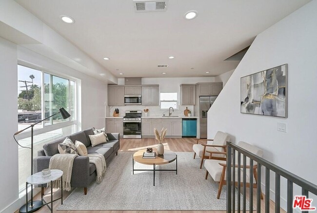 Building Photo - 1108 Queen Anne Pl