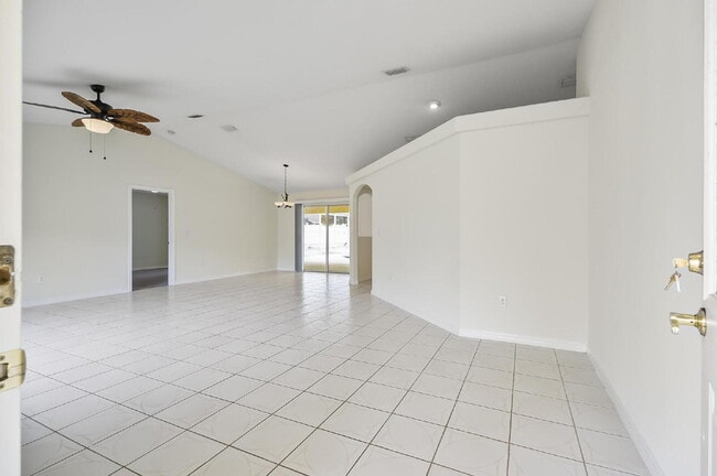 Building Photo - Palm Harbor Pool Home