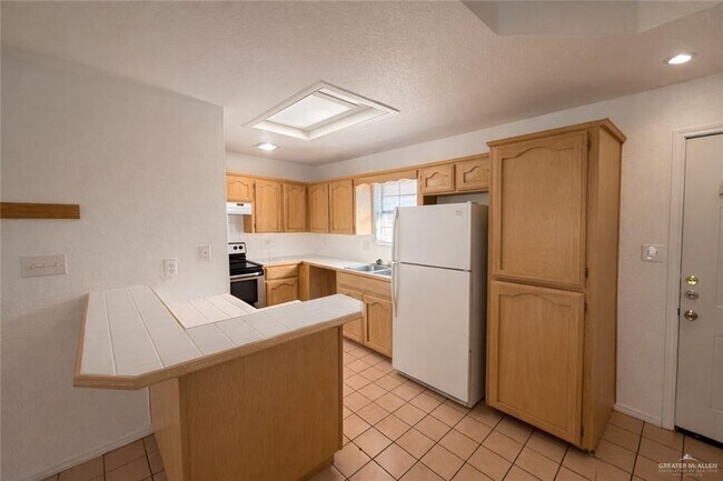 Building Photo - 607 Gastel Cir