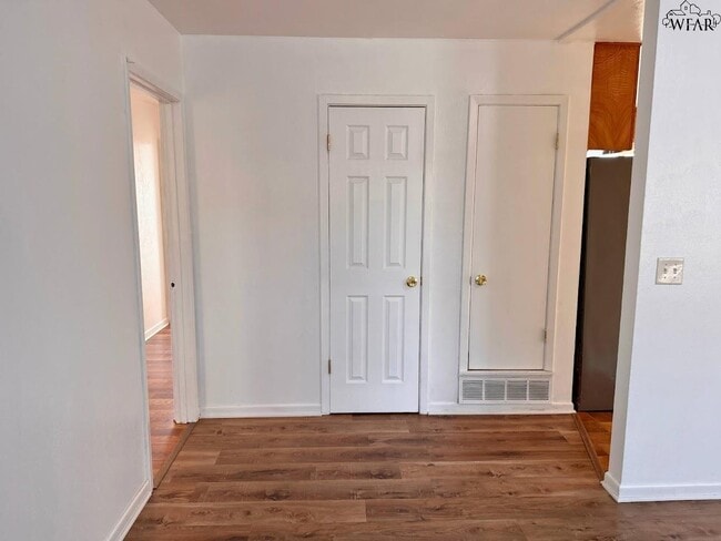 Building Photo - 1827 Eden Ln