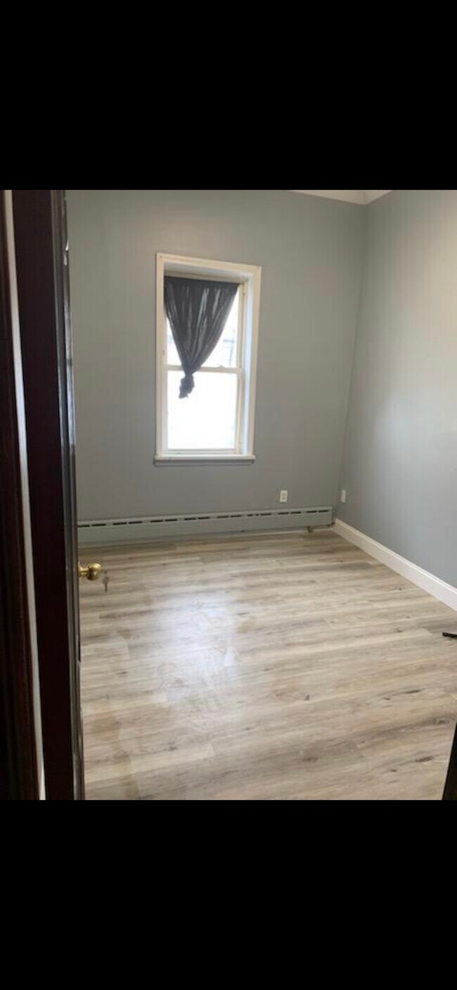 Foto del edificio - 1641 Castleton Ave
