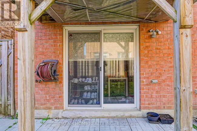 Photo du bâtiment - 116 Foxwood Rd