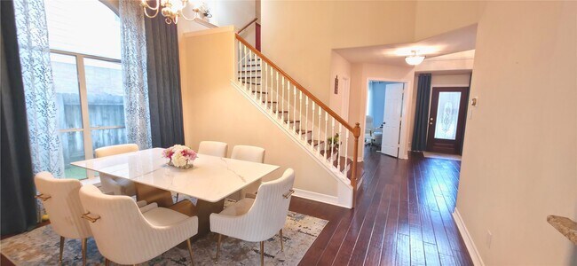 Foto del edificio - 16419 Red Crest Dr