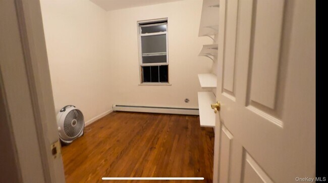 Foto del edificio - 220-29 Hempstead Ave