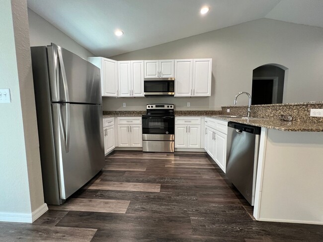 Building Photo - Lovely 3 Bedroom, 2 Bathroom Home in Ocala!!!