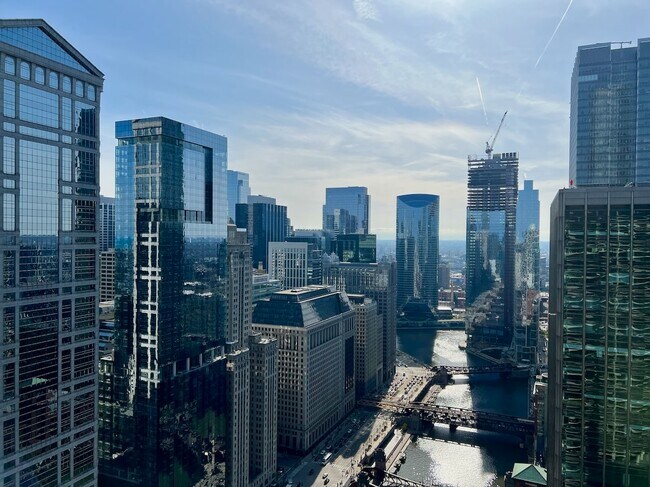 Foto del edificio - 300 N State St