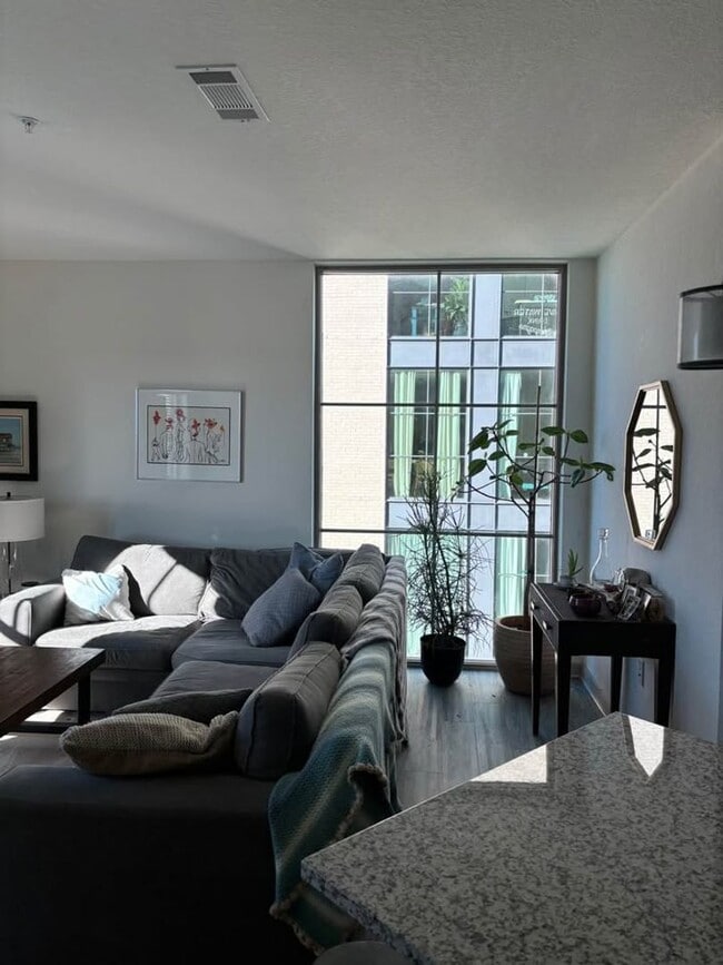 Foto del edificio - Two Bedroom Two Bath Apartment at Foundry Point in Downtown Charleston