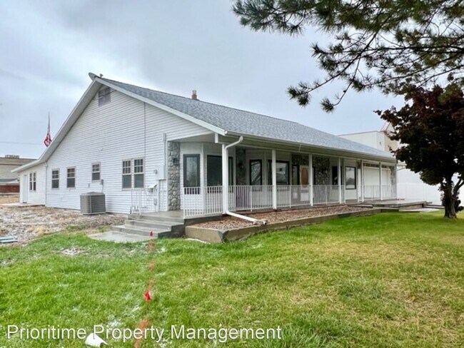 Building Photo - 4 br, 1.5 bath House - 675 E 200 S
