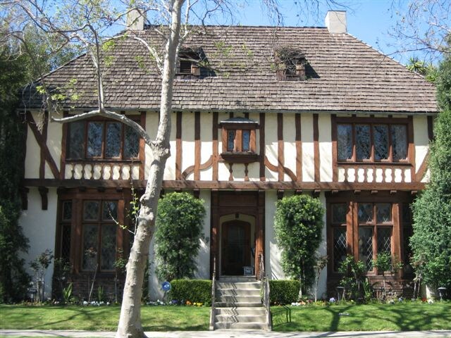 Building Photo - 339 N Sycamore Ave