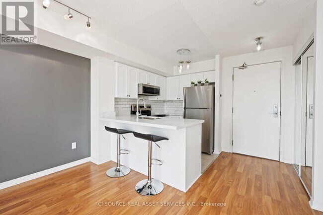 Photo du bâtiment - 18 Valley Woods Rd