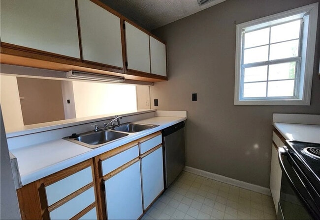 Foto del edificio - 201 Waterdown Dr