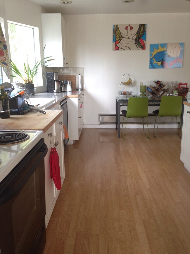 Foto del edificio - 5536 Canfield Pl N