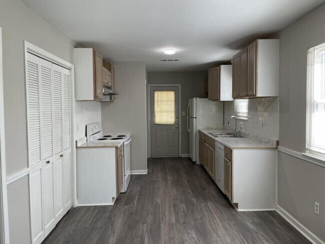 Foto del edificio - 2000 Patterson Ct