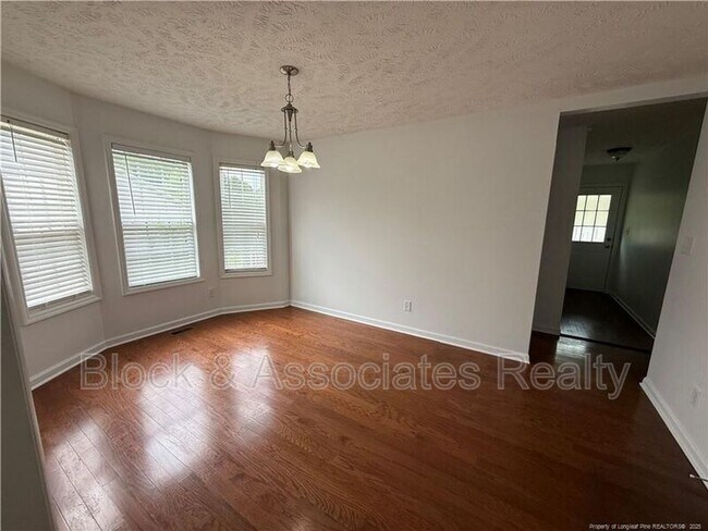 Building Photo - 5438 Biscoe St