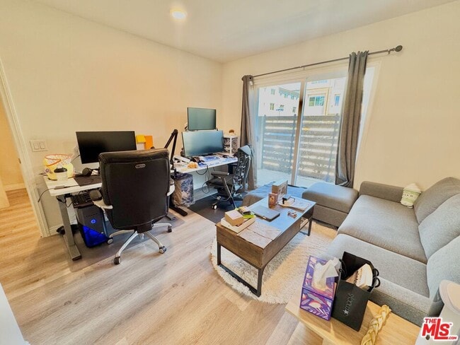 Foto del edificio - 14430 Strawberry Ln