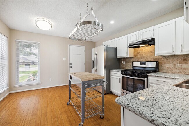 Foto del edificio - 9835 Haverdown Dr